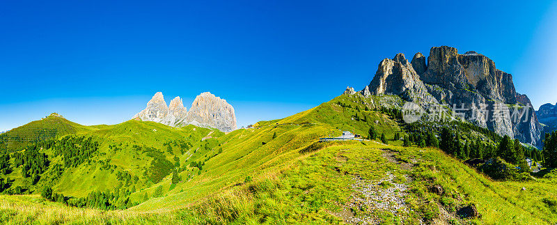 意大利阿尔卑斯山- Langkofel集团，俯瞰。高分辨率的全景。